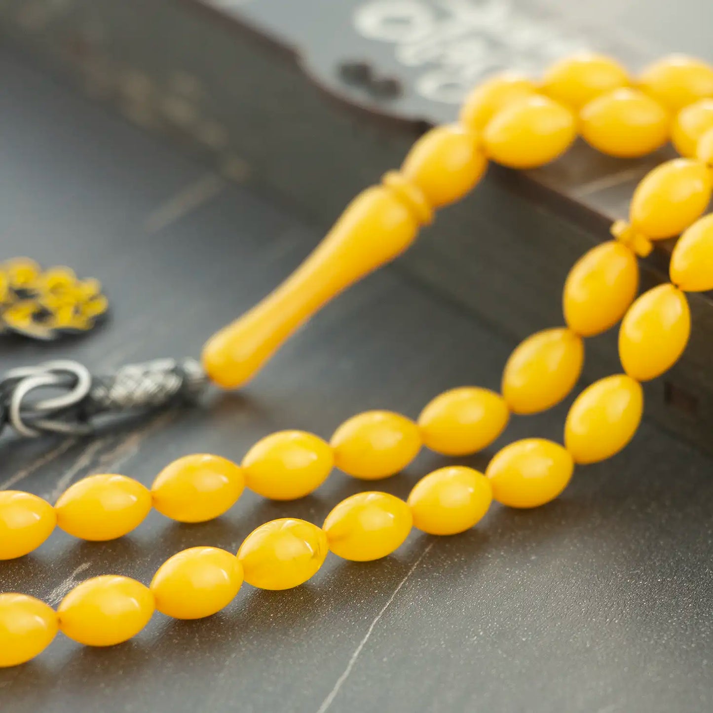 Sarı Hareli Kazaz Püsküllü Sıkma Kehribar Tesbih | Tesbih Otağı